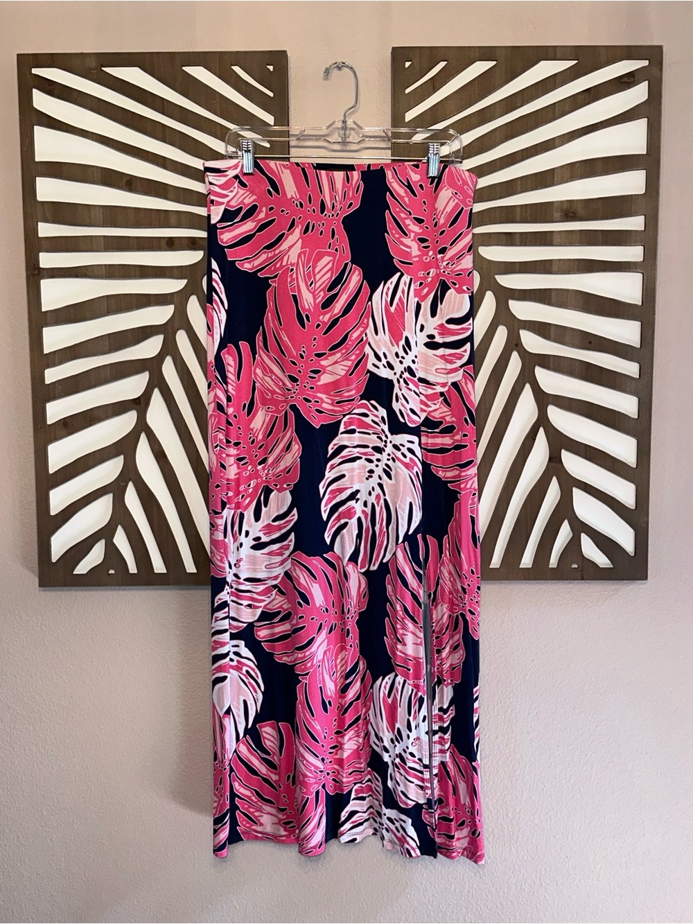 Tommy Bahama maxiโ skirt Navy & Pink Tropical Print medium